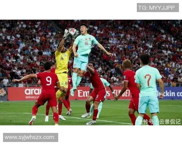 足球明星激烈对抗瞬间回顾引发热议视频曝光揭秘冲突背后的故事